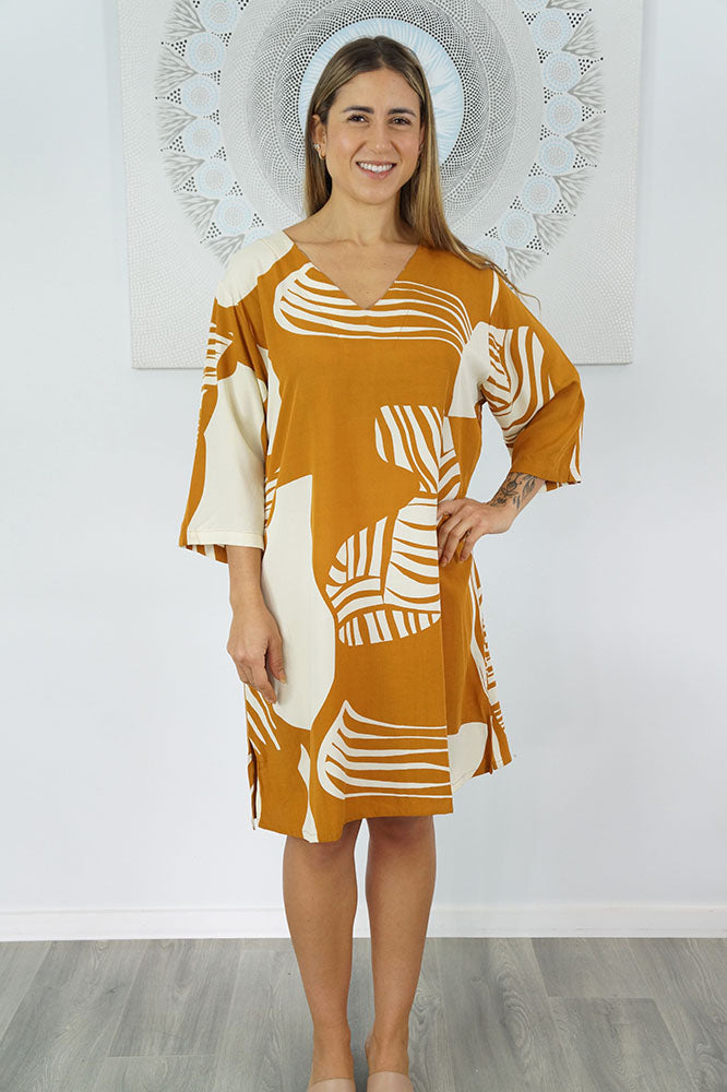 3/4 Sleeve Tunic "Footprint"